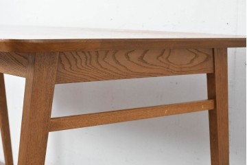 中古　トラックファニチャー(TRUCK FURNITURE)　楢(ナラ)材　無垢材ならではの素朴さが魅力のQUATTRO (クアトロ)ダイニングテーブル　(R-086860)