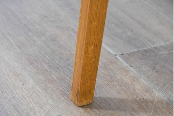 中古　トラックファニチャー(TRUCK FURNITURE)　楢(ナラ)材　無垢材ならではの素朴さが魅力のQUATTRO (クアトロ)ダイニングテーブル　(R-086860)