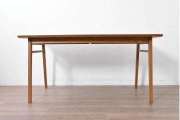 中古　トラックファニチャー(TRUCK FURNITURE)　楢(ナラ)材　無垢材ならではの素朴さが魅力のQUATTRO (クアトロ)ダイニングテーブル　(R-086860)