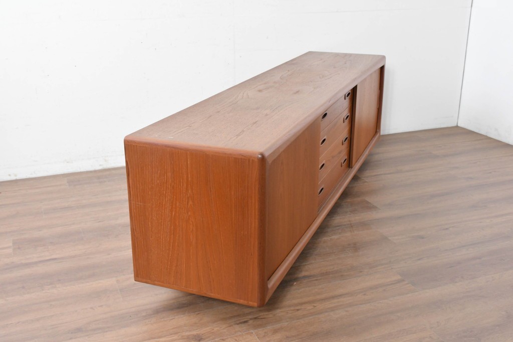 デンマークヴィンテージ　H.P. Hansen(H.P.ハンセン)　チーク材　脚欠損　滑らかなカーブを描くフレームのサイドボード　(R-086862)