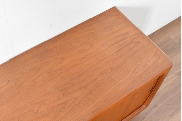 デンマークヴィンテージ　H.P. Hansen(H.P.ハンセン)　チーク材　脚欠損　滑らかなカーブを描くフレームのサイドボード　(R-086862)