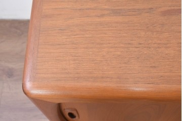 デンマークヴィンテージ　H.P. Hansen(H.P.ハンセン)　チーク材　脚欠損　滑らかなカーブを描くフレームのサイドボード　(R-086862)