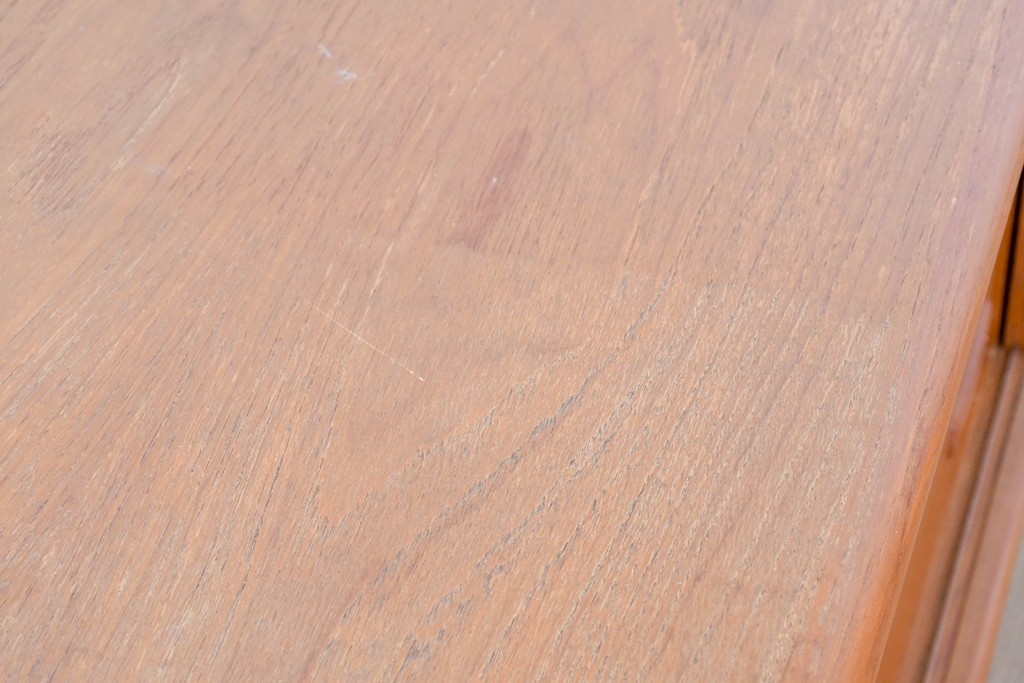 デンマークヴィンテージ　H.P. Hansen(H.P.ハンセン)　チーク材　脚欠損　滑らかなカーブを描くフレームのサイドボード　(R-086862)