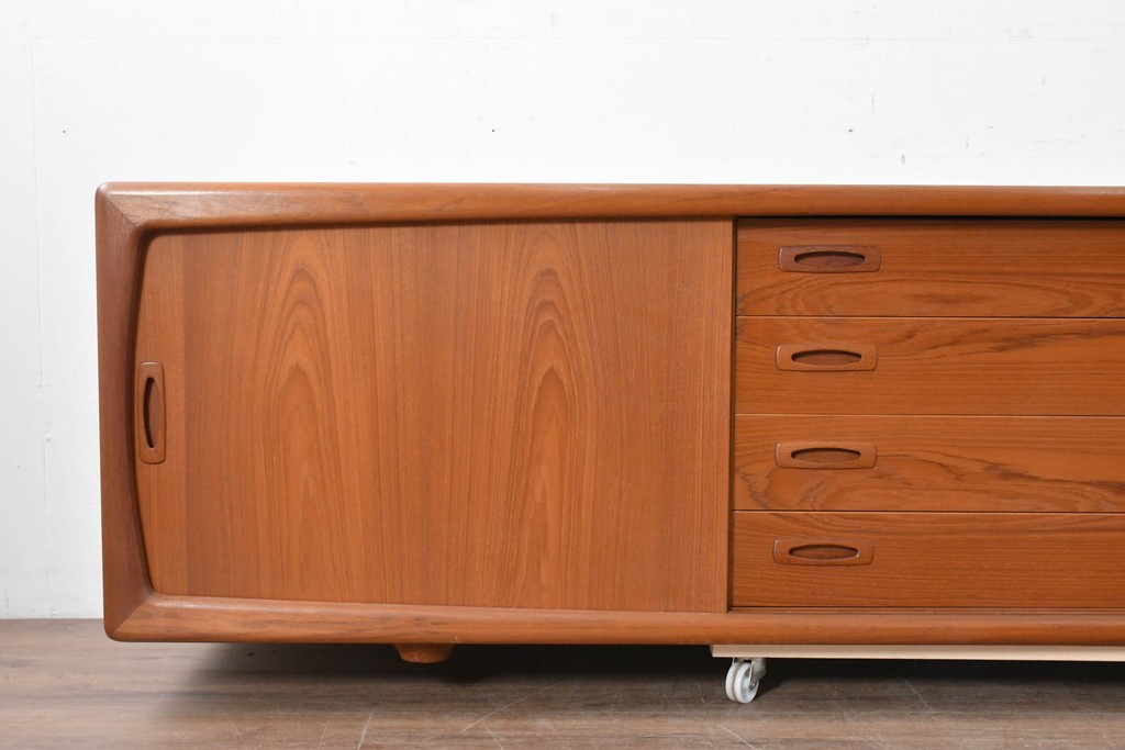 デンマークヴィンテージ　H.P. Hansen(H.P.ハンセン)　チーク材　脚欠損　滑らかなカーブを描くフレームのサイドボード　(R-086862)