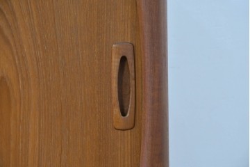 デンマークヴィンテージ　H.P. Hansen(H.P.ハンセン)　チーク材　脚欠損　滑らかなカーブを描くフレームのサイドボード　(R-086862)