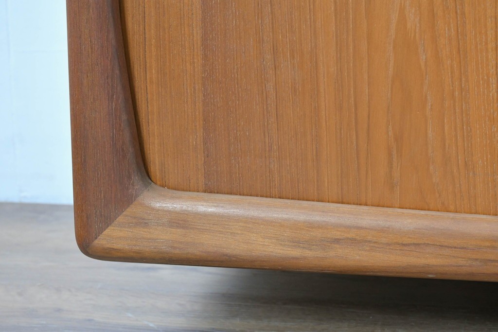 デンマークヴィンテージ　H.P. Hansen(H.P.ハンセン)　チーク材　脚欠損　滑らかなカーブを描くフレームのサイドボード　(R-086862)