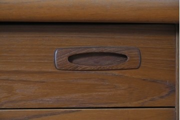 デンマークヴィンテージ　H.P. Hansen(H.P.ハンセン)　チーク材　脚欠損　滑らかなカーブを描くフレームのサイドボード　(R-086862)