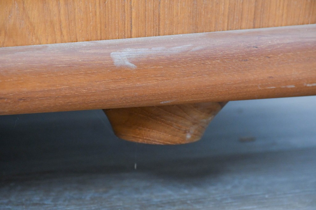 デンマークヴィンテージ　H.P. Hansen(H.P.ハンセン)　チーク材　脚欠損　滑らかなカーブを描くフレームのサイドボード　(R-086862)