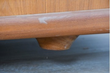 デンマークヴィンテージ　H.P. Hansen(H.P.ハンセン)　チーク材　脚欠損　滑らかなカーブを描くフレームのサイドボード　(R-086862)