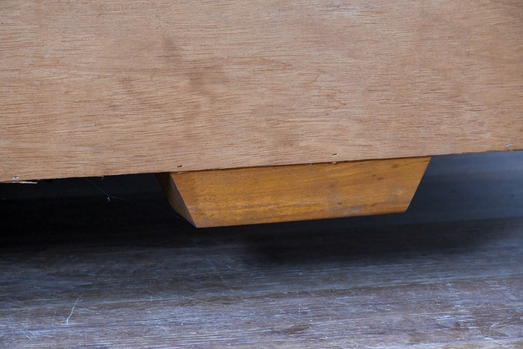 デンマークヴィンテージ　H.P. Hansen(H.P.ハンセン)　チーク材　脚欠損　滑らかなカーブを描くフレームのサイドボード　(R-086862)