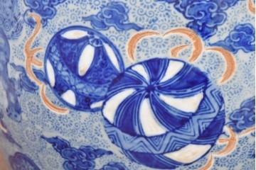 【簡易リペア限定品】　和製アンティーク　玉取獅子(獅子・鞠)モチーフの瀬戸火鉢　(R-086864)