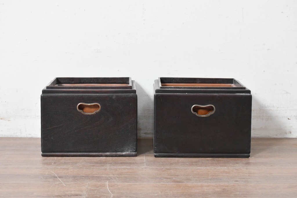 【簡易リペア限定品】　和製アンティーク　シタン材　木工芸品　持ち手金具付きの角火鉢2点セット　(R-086867)