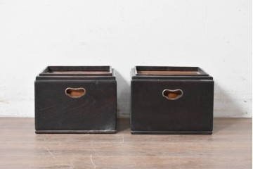 【簡易リペア限定品】　和製アンティーク　シタン材　木工芸品　持ち手金具付きの角火鉢2点セット　(R-086867)