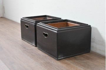 【簡易リペア限定品】　和製アンティーク　シタン材　木工芸品　持ち手金具付きの角火鉢2点セット　(R-086867)
