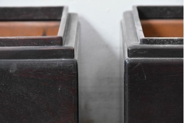 【簡易リペア限定品】　和製アンティーク　シタン材　木工芸品　持ち手金具付きの角火鉢2点セット　(R-086867)