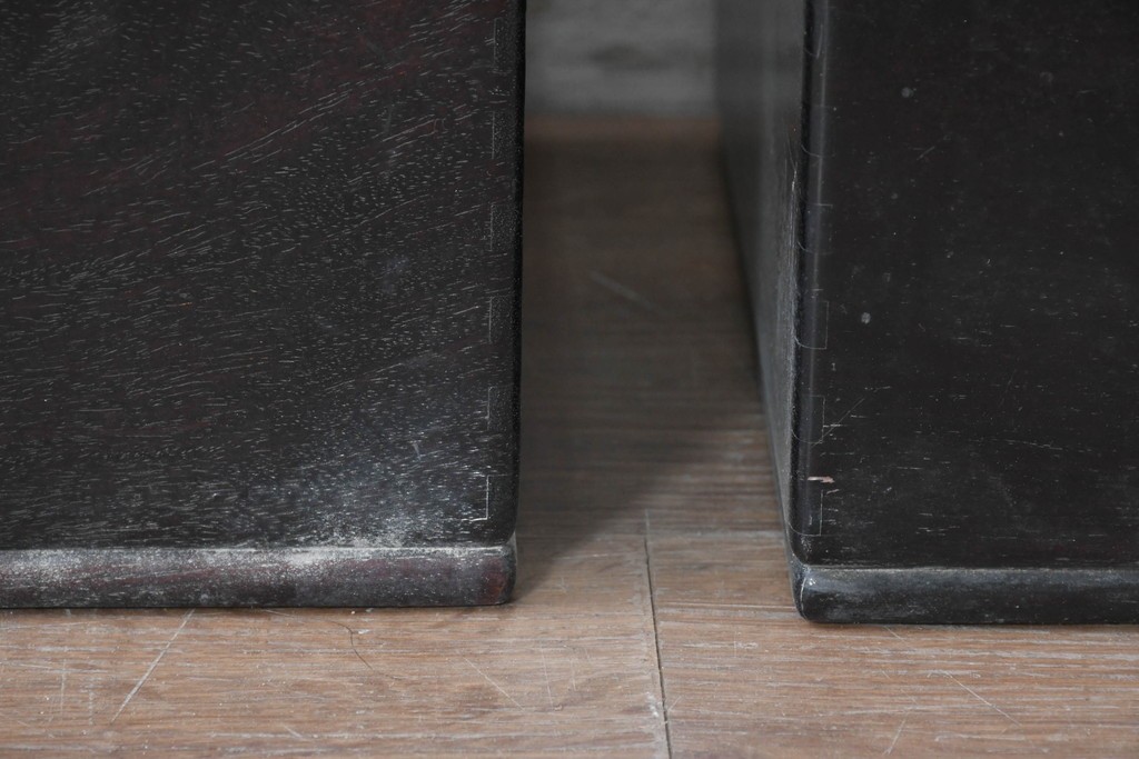 【簡易リペア限定品】　和製アンティーク　シタン材　木工芸品　持ち手金具付きの角火鉢2点セット　(R-086867)