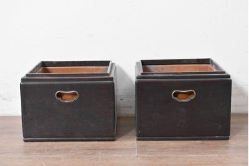 【簡易リペア限定品】　和製アンティーク　シタン材　木工芸品　持ち手金具付きの角火鉢2点セット　(R-086867)
