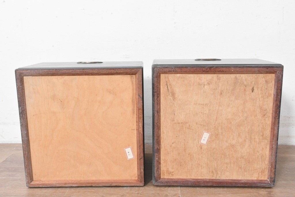 【簡易リペア限定品】　和製アンティーク　シタン材　木工芸品　持ち手金具付きの角火鉢2点セット　(R-086867)