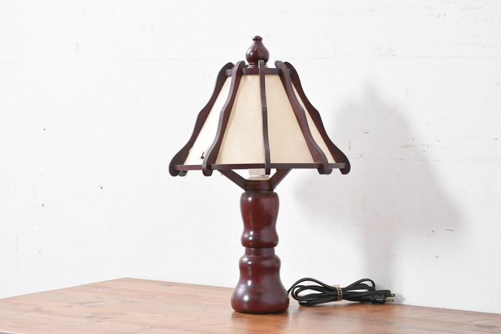 中古　民芸家具　木芸研究会　和洋折衷な挽き物×和紙張りのテーブルランプ　(R-086870)