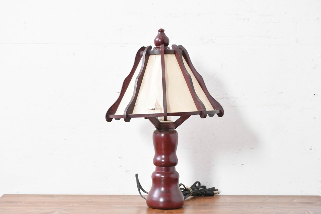 中古　民芸家具　木芸研究会　和洋折衷な挽き物×和紙張りのテーブルランプ　(R-086870)