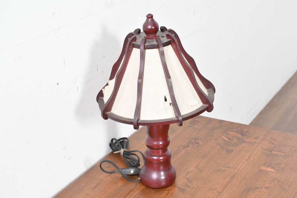 中古　民芸家具　木芸研究会　和洋折衷な挽き物×和紙張りのテーブルランプ　(R-086870)
