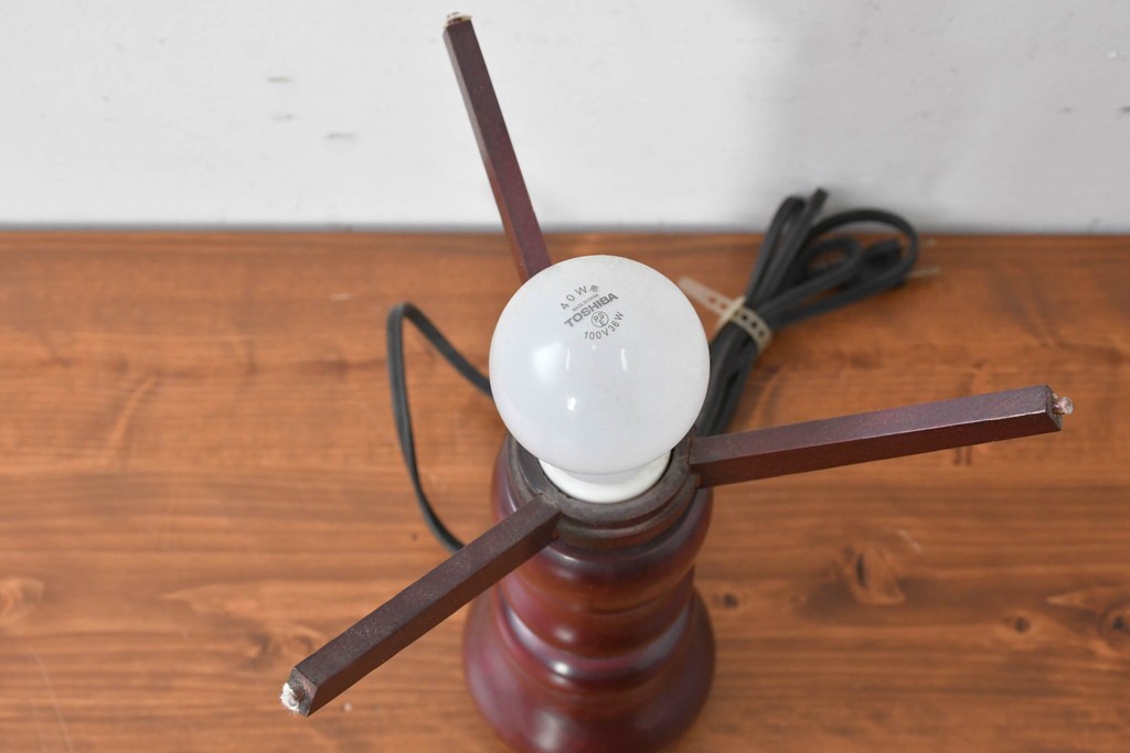 中古　民芸家具　木芸研究会　和洋折衷な挽き物×和紙張りのテーブルランプ　(R-086870)