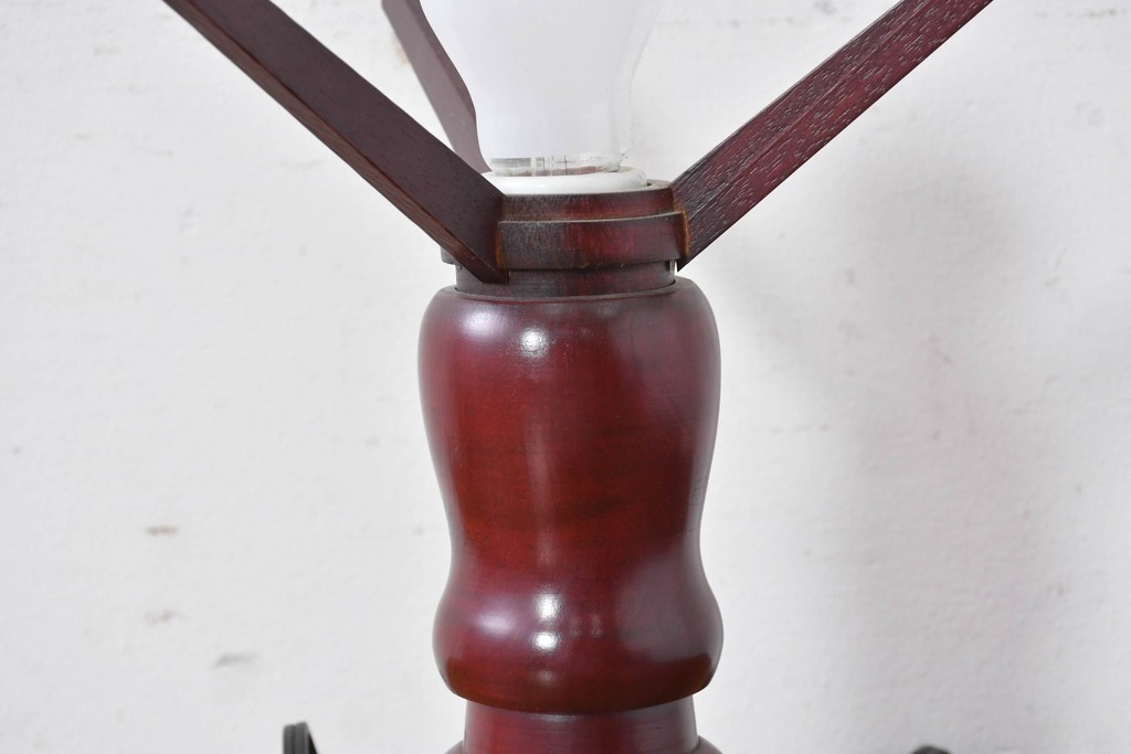 中古　民芸家具　木芸研究会　和洋折衷な挽き物×和紙張りのテーブルランプ　(R-086870)