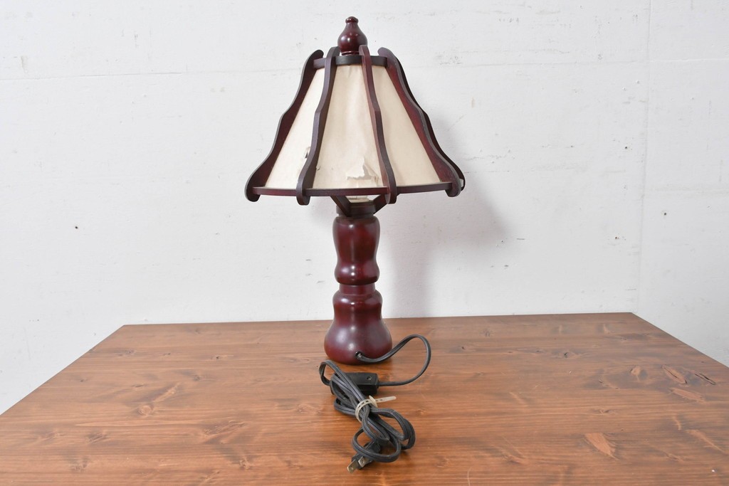 中古　民芸家具　木芸研究会　和洋折衷な挽き物×和紙張りのテーブルランプ　(R-086870)