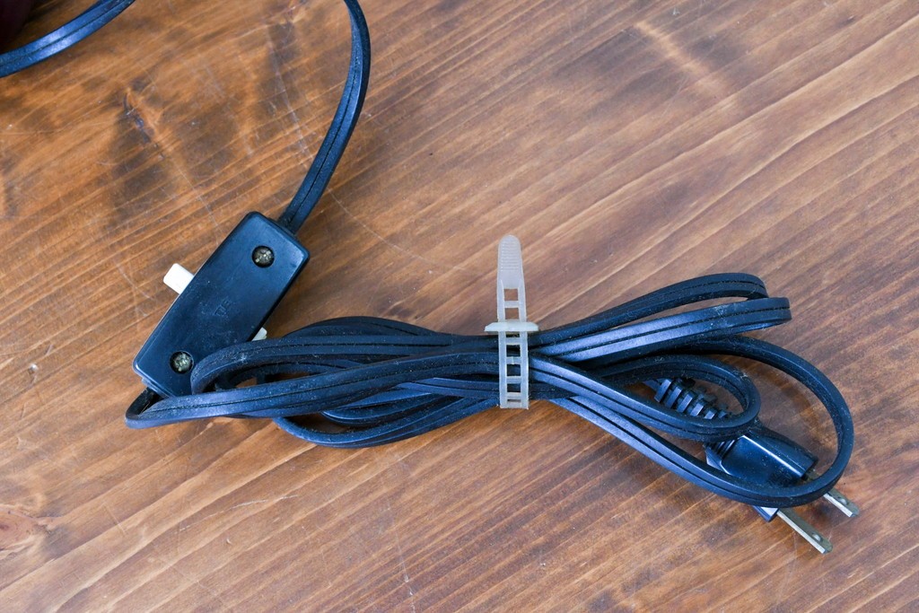 中古　民芸家具　木芸研究会　和洋折衷な挽き物×和紙張りのテーブルランプ　(R-086870)