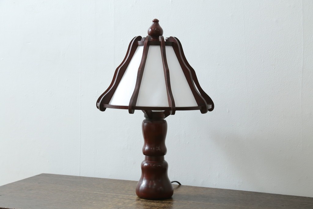 中古　民芸家具　木芸研究会　和洋折衷な挽き物×和紙張りのテーブルランプ　(R-086870)