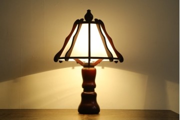 中古　民芸家具　木芸研究会　和洋折衷な挽き物×和紙張りのテーブルランプ　(R-086870)