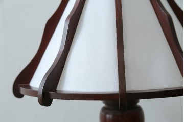 中古　民芸家具　木芸研究会　和洋折衷な挽き物×和紙張りのテーブルランプ　(R-086870)