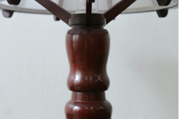中古　民芸家具　木芸研究会　和洋折衷な挽き物×和紙張りのテーブルランプ　(R-086870)