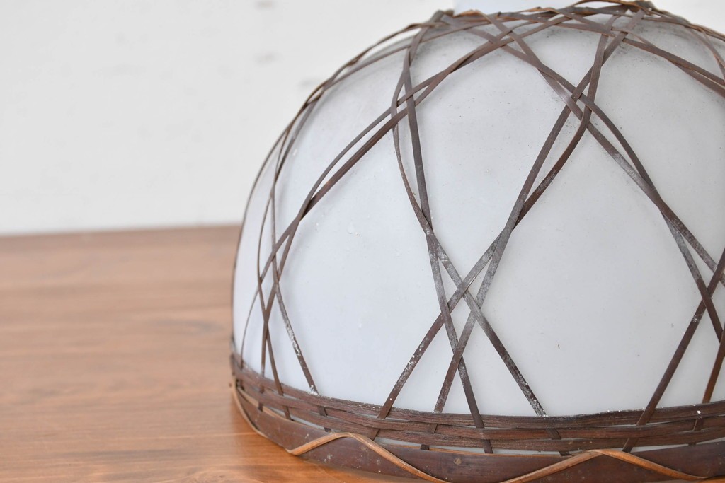 《引っ掛けシーリング式ペンダントライト加工費込み》　和製アンティーク　和の趣漂う竹網み細工のペンダントライト　(R-086871)