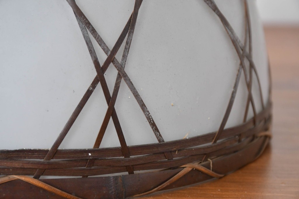 《引っ掛けシーリング式ペンダントライト加工費込み》　和製アンティーク　和の趣漂う竹網み細工のペンダントライト　(R-086871)