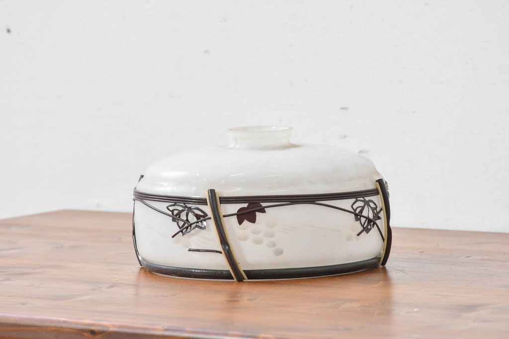 《引っ掛けシーリング式ペンダントライト加工費込み》　和製アンティーク　切子細工(葡萄)とセルロイド装飾をあしらったペンダントライト　(R-086873)