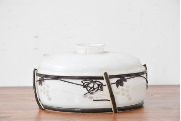 《引っ掛けシーリング式ペンダントライト加工費込み》　和製アンティーク　切子細工(葡萄)とセルロイド装飾をあしらったペンダントライト　(R-086873)