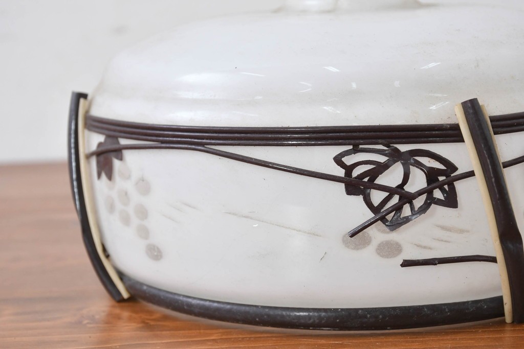 《引っ掛けシーリング式ペンダントライト加工費込み》　和製アンティーク　切子細工(葡萄)とセルロイド装飾をあしらったペンダントライト　(R-086873)