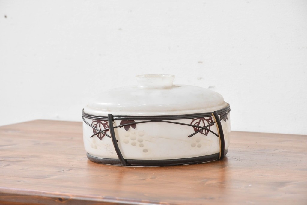 《引っ掛けシーリング式ペンダントライト加工費込み》　和製アンティーク　切子細工(葡萄)とセルロイド装飾をあしらったペンダントライト　(R-086874)