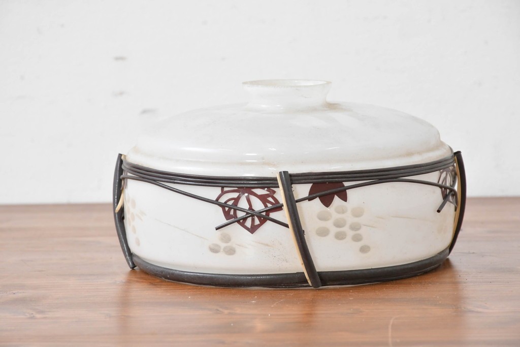 《引っ掛けシーリング式ペンダントライト加工費込み》　和製アンティーク　切子細工(葡萄)とセルロイド装飾をあしらったペンダントライト　(R-086874)