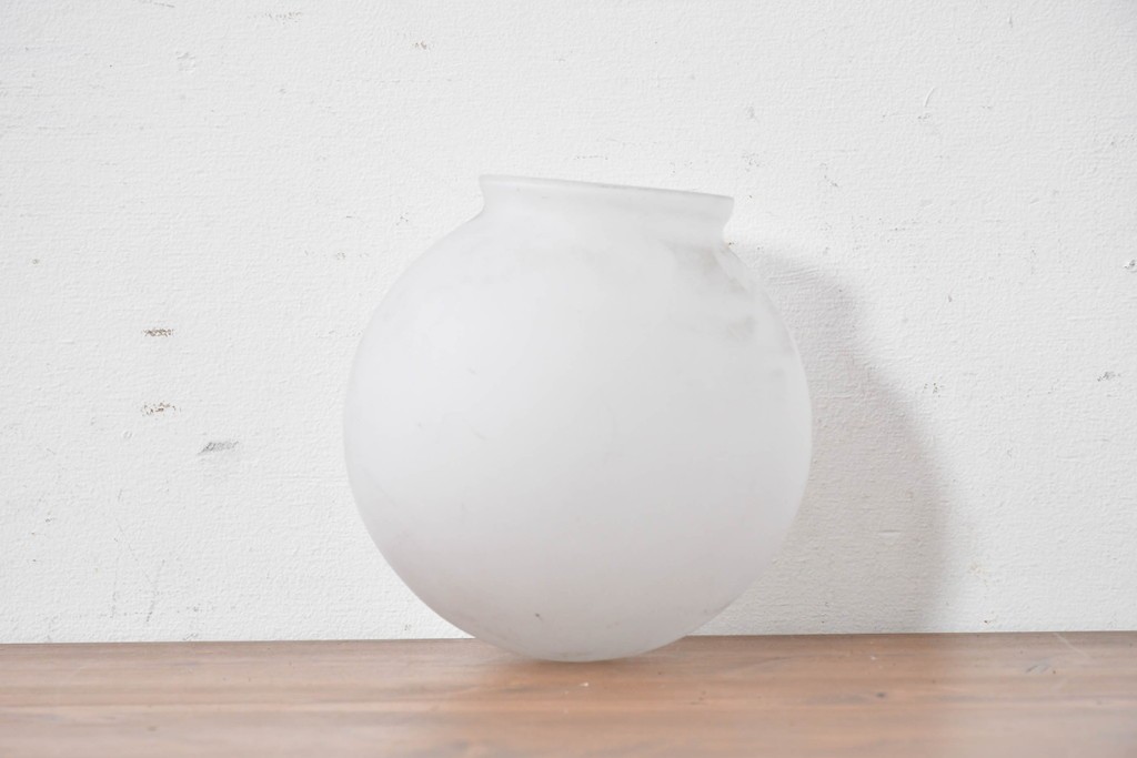 《引っ掛けシーリング式ペンダントライト加工費込み》　和製アンティーク　透け感のあるガラスが特徴の球体型ペンダントライト　(R-086878)