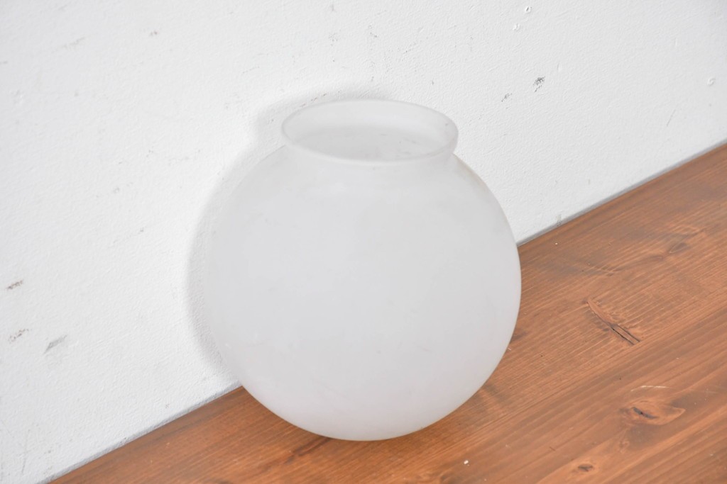 《引っ掛けシーリング式ペンダントライト加工費込み》　和製アンティーク　透け感のあるガラスが特徴の球体型ペンダントライト　(R-086878)