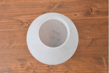 《引っ掛けシーリング式ペンダントライト加工費込み》　和製アンティーク　透け感のあるガラスが特徴の球体型ペンダントライト　(R-086878)