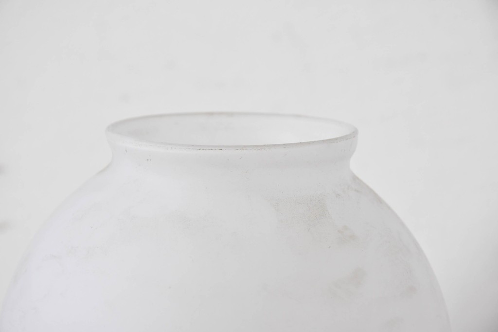 《引っ掛けシーリング式ペンダントライト加工費込み》　和製アンティーク　透け感のあるガラスが特徴の球体型ペンダントライト　(R-086878)