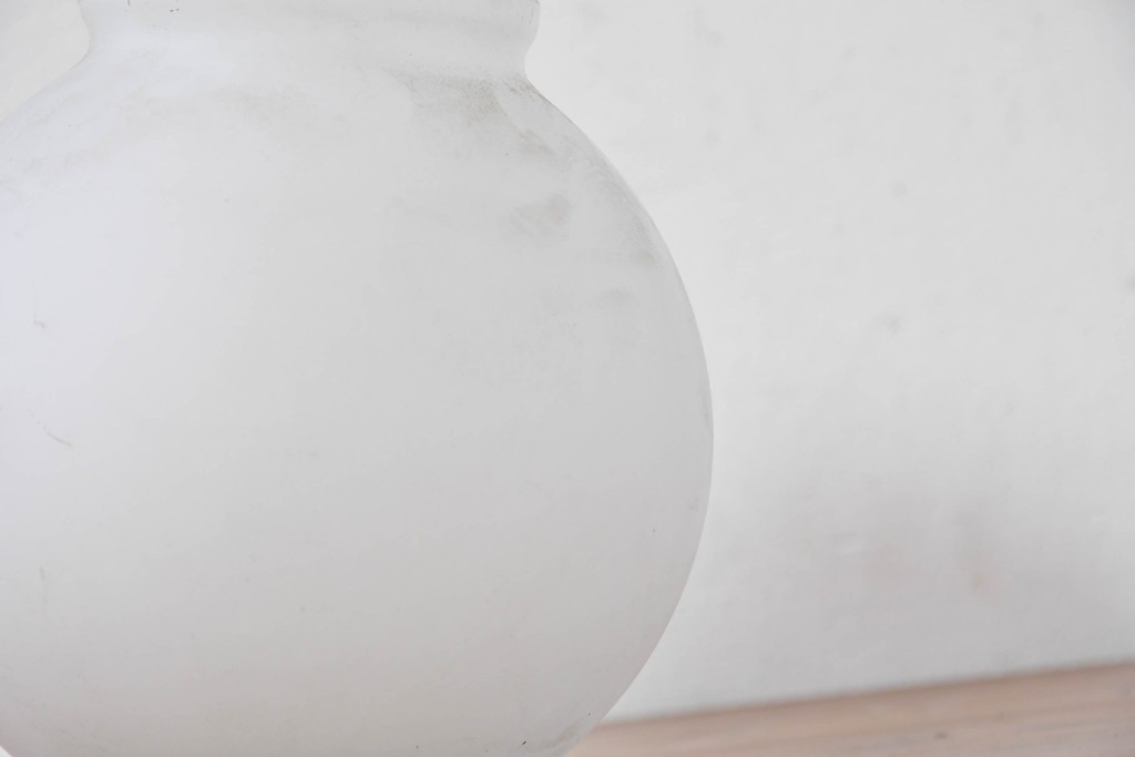 《引っ掛けシーリング式ペンダントライト加工費込み》　和製アンティーク　透け感のあるガラスが特徴の球体型ペンダントライト　(R-086878)