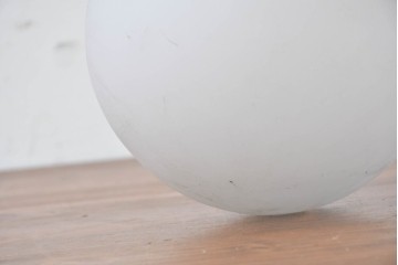 《引っ掛けシーリング式ペンダントライト加工費込み》　和製アンティーク　透け感のあるガラスが特徴の球体型ペンダントライト　(R-086878)