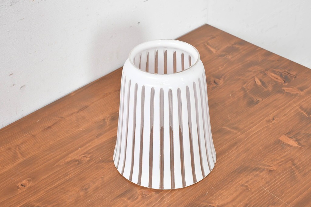 《引っ掛けシーリング式ペンダントライト加工費込み》　和製アンティーク　希少デザイン　大振りサイズ　レトロなストライプが可愛らしい切子細工のペンダントライト　(R-086879)