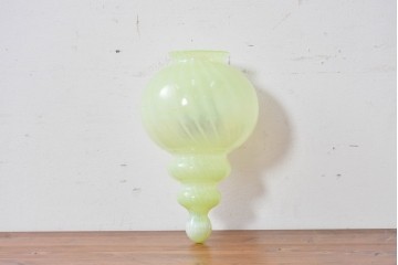 《引っ掛けシーリング式ペンダントライト加工費込み》　イギリスアンティーク　W.A.S. Benson(ウィリアム・アーサー・スミス・ベンソン)　オパールセントガラス　淡い発色が美しいウランガラス(ヴァセリンガラス)のペンダントライト　(R-086880)