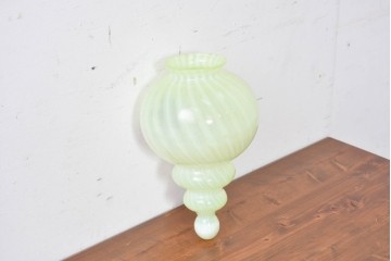 《引っ掛けシーリング式ペンダントライト加工費込み》　イギリスアンティーク　W.A.S. Benson(ウィリアム・アーサー・スミス・ベンソン)　オパールセントガラス　淡い発色が美しいウランガラス(ヴァセリンガラス)のペンダントライト　(R-086880)