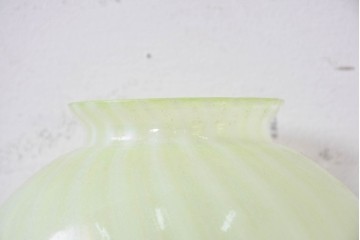 《引っ掛けシーリング式ペンダントライト加工費込み》　イギリスアンティーク　W.A.S. Benson(ウィリアム・アーサー・スミス・ベンソン)　オパールセントガラス　淡い発色が美しいウランガラス(ヴァセリンガラス)のペンダントライト　(R-086880)